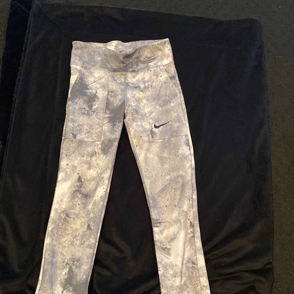 Kids Nike leggings grey,white,and black Size M